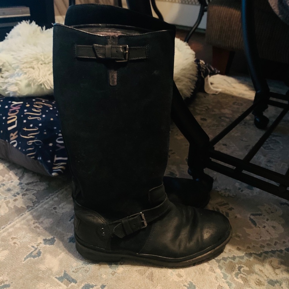UGG 7.5 suede and larger all weather boots snow